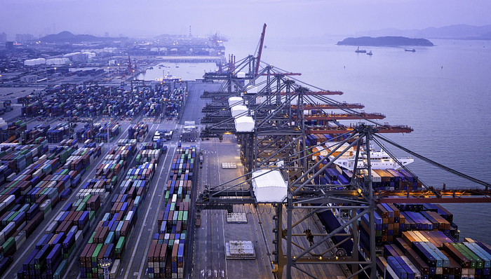 瞄准港口货运场景,这家无人驾驶公司正加速商业化落地 | REAL 100