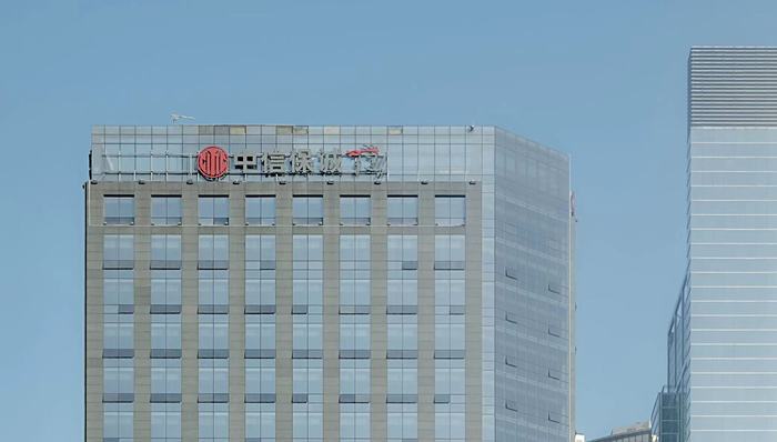 银保监会2022年首张罚单!中信保诚人寿向投保人提供合同约定外利益被罚
