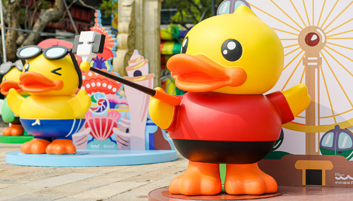 德盈控股,小黃鴨,泡泡瑪特,李家杰,IP授權(quán)