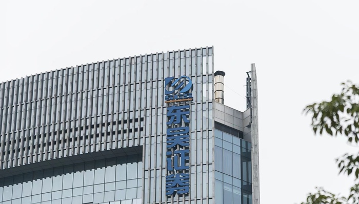 只是“编外”?!网红经济学家任泽平观点“翻车”后陷身份疑云,东吴证券是否存在合规问题?