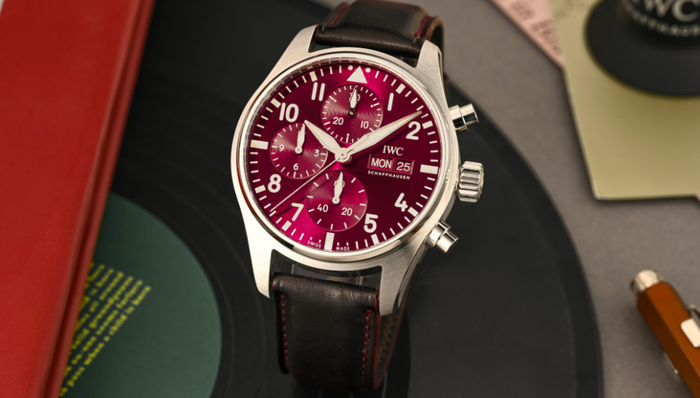 欧米茄复刻版致敬北京冬奥,IWC虎年特别版福虎从天而降|当周腕表