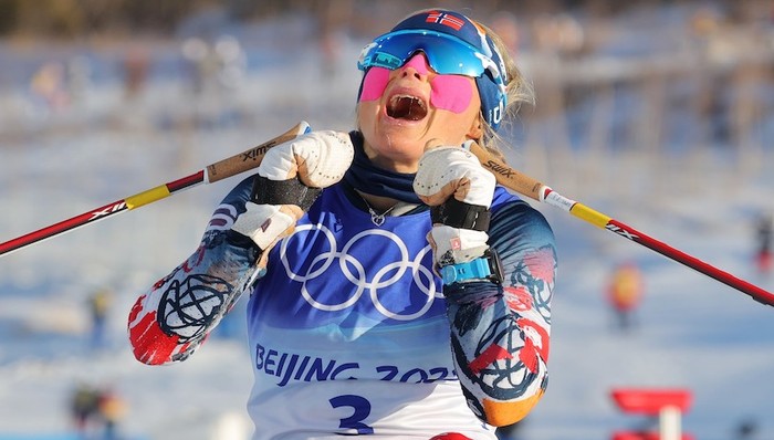 挪威选手约海于格斩获冬奥首金,中国四名选手顺利完赛均有突破