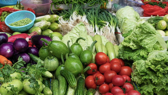 连轴转一个月、吃睡在仓库:生鲜平台小哥保障送菜“最后一公里”|上海战疫