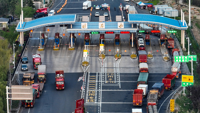 交通部要求各地摸排公路收费站和服务区,不符合要求关停的立即恢复运行