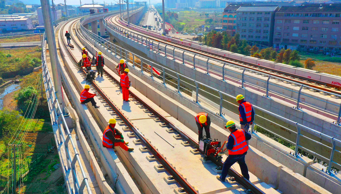 經(jīng)濟增長,投資,消費,工業(yè)生產(chǎn)