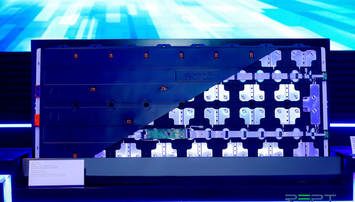 青山系锂电公司发布“问顶”电池,磷酸铁锂续航突破700公里