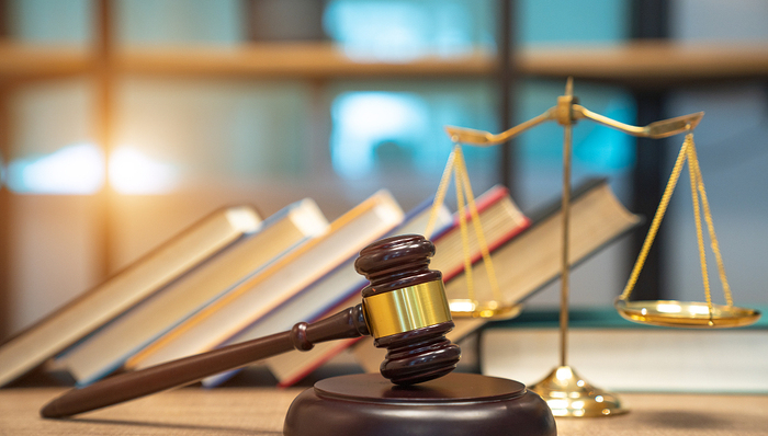 受贿超千万,120万藏在岳父母家阁楼,锦州银行原董秘获刑12年|局外人