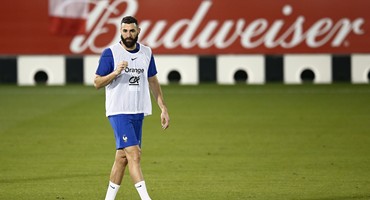 本泽马伤退、法国连损六名大将,卫冕之路难度陡增