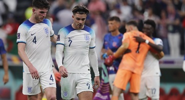 东道主卡塔尔成首支被淘汰球队,英格兰闷平美国与首秀判若两队