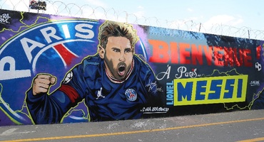 挥金如土大巴黎寻求主场扩容,梅西或离队与C罗会师迈阿密