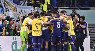 世界杯早报|C组阿根廷、波兰携手晋级,D组法国、澳大利亚进军十六强