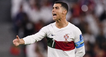 场内数据低迷、场外争议不断,C罗的倔强只剩好胜心