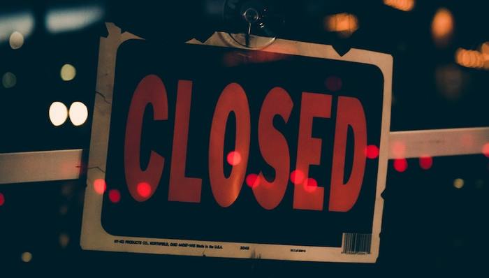 碧佳實業(yè),停牌,