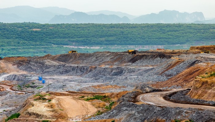 五矿集团,矿业巨头