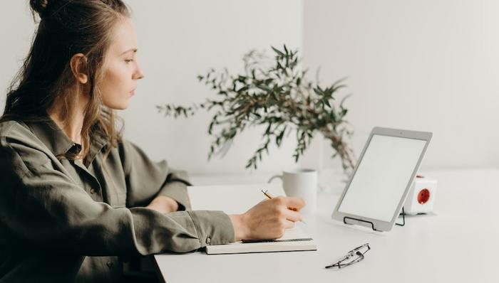 咪蒙,微短劇,爭議話題,自媒體,