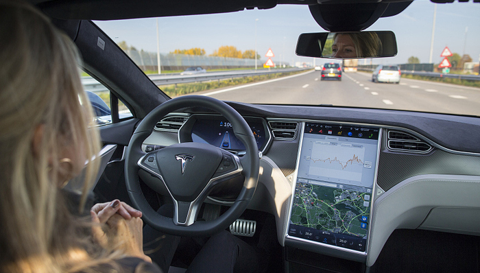 特斯拉，自動(dòng)駕駛，用戶隱私