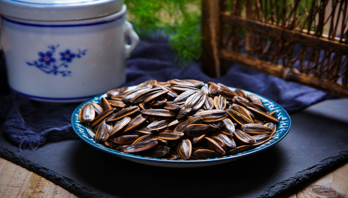 年報,業(yè)績增速,休閑食品