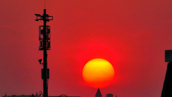 中央气象台发布年内首个高温预警;欧洲议会通过《新电池法》协议 | ESG周报