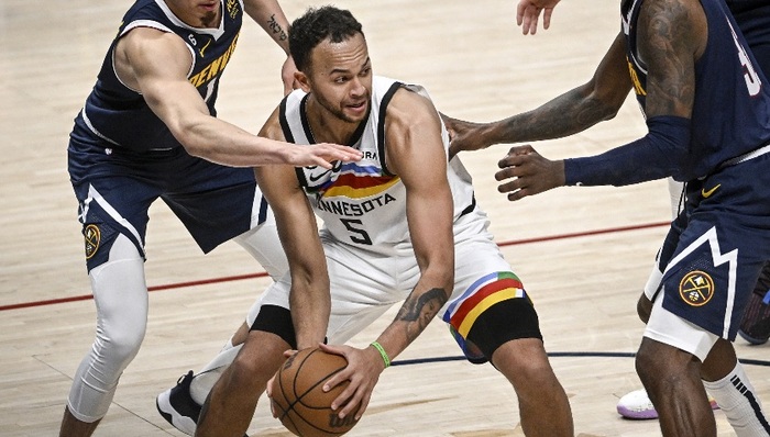 中国男篮首位归化球员即将落定,李凯尔最快8月登场