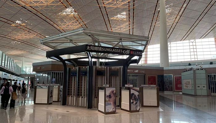 大量店铺未开、货架品类不全,机场免税店仍困在“寒冬”