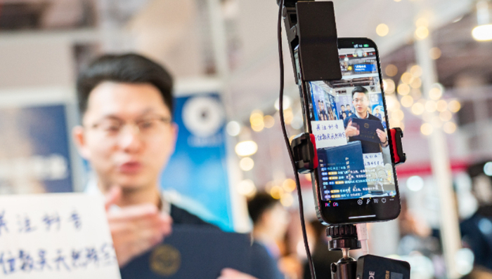 直播帶貨,短視頻,暴富,珠寶直播,年輕人,虧損,