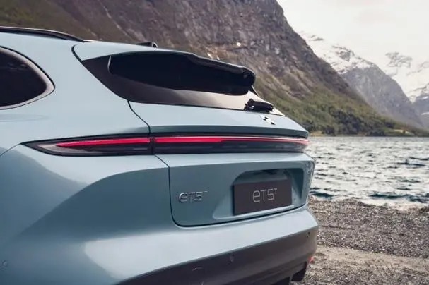 閃電快訊｜ 蔚來優(yōu)惠2.4萬(wàn)元銷售ET5庫(kù)存車