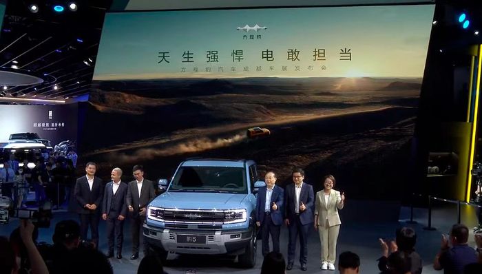 闪电快讯 | 比亚迪高端品牌方程豹定位下探 首款车型豹5预售价30万-40万