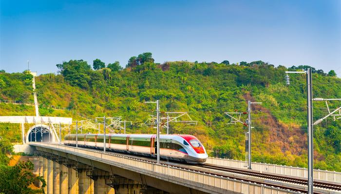 東南亞首條高鐵開通：中印尼合建，全線采用中國(guó)標(biāo)準(zhǔn)