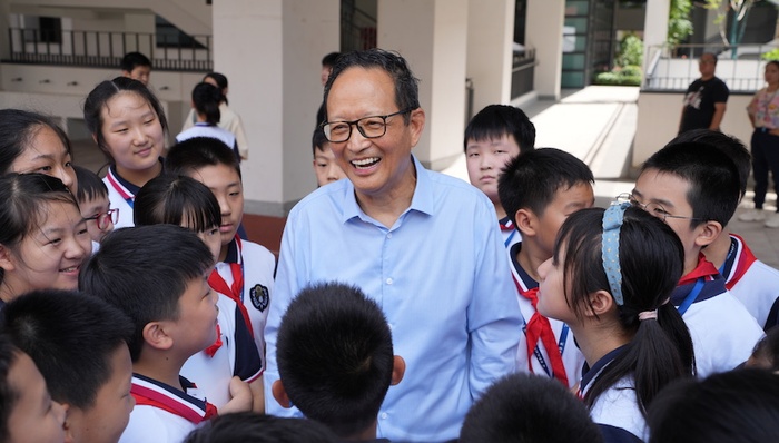 张人利,校长,全国最美教师,上海,静安教育学院,静教院附校,快乐学习,轻负担高质量,教学改革,教师节