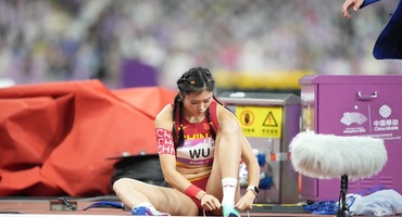 吴艳妮深夜回应抢跑风波,“预支”的商业价值没能用成绩兑现