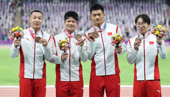 亚运赛场颁发奥运奖牌,苏炳添、切阳什姐们收获迟到的荣誉