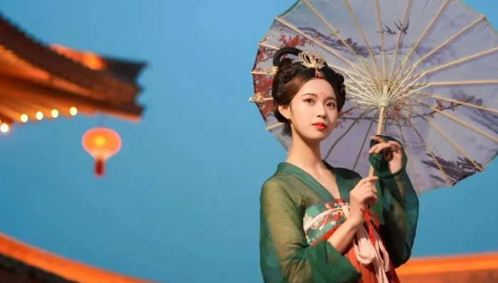 民族服飾,傳統(tǒng)文化,旅拍,網(wǎng)紅品牌,