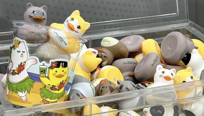 越丑越上头,为什么买柠檬茶只为那个“丑鸭子”?