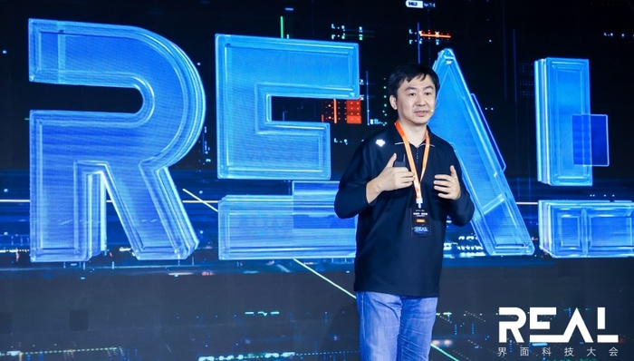 一场“逆工业革命”!百川智能创始人王小川五问AI大模型 | REAL大会