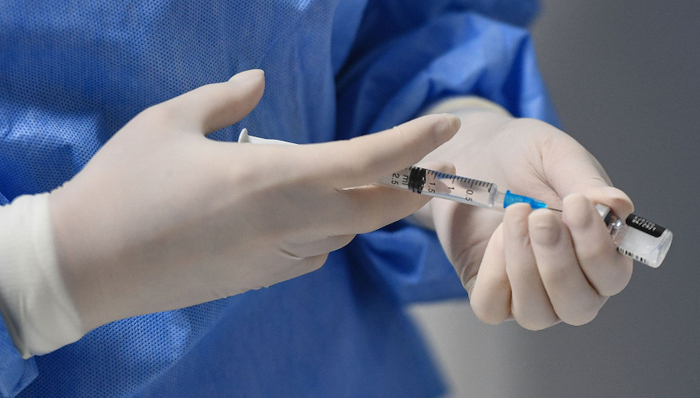 辉瑞疫苗团队裁员背后:明星疫苗沛儿13批签发量断崖下滑,又遭国产围剿