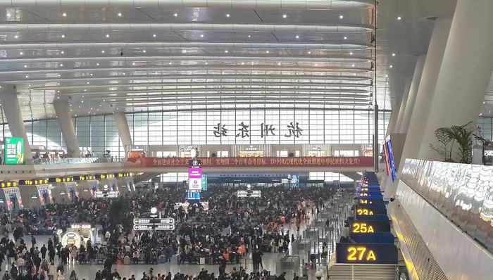 元旦假期来临:跨年热门地人气飙升,多城地铁延时运营