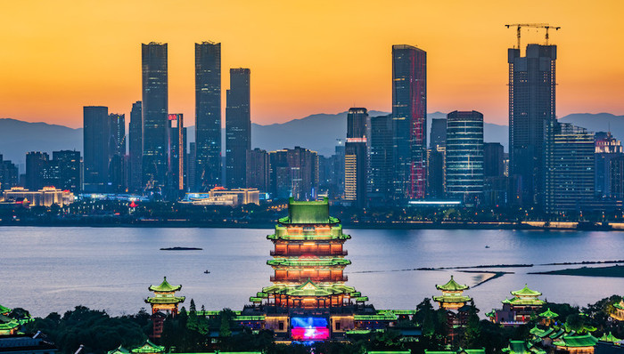 《2023年全国县域两百强宜商水平报告》,界面新闻,,江西省,南昌市,南昌县,宜春市,丰城市,宜商水