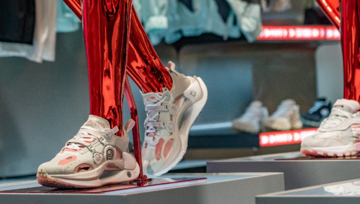 運(yùn)動(dòng)鞋服,年輕人,國產(chǎn)品牌,