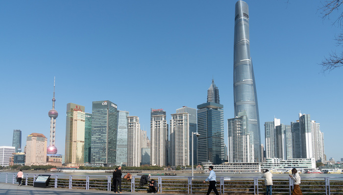 上海市政府工作报告,高水平改革开放,离岸贸易,人民币国际融资,东亚银行,上海市政协委员,李民桥,民革