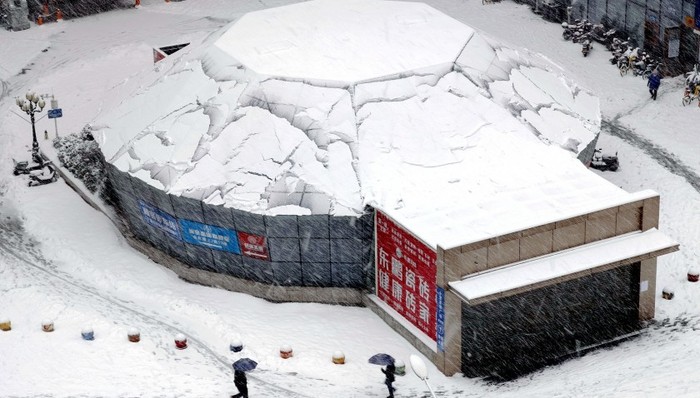 南方雨雪冰冻天气仍持续,春节假期将明显回暖