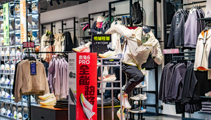 体育大赛年岔路口,李宁选择国内市场为重