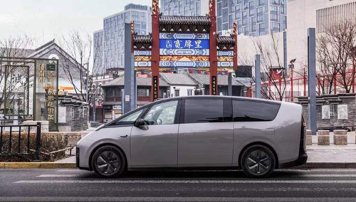 李想兩度發(fā)文回應(yīng)理想MEGA被黑，何小鵬和余承東評(píng)論聲援