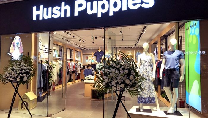 暇步士“换老板”后首个大动作:男女装1折清仓