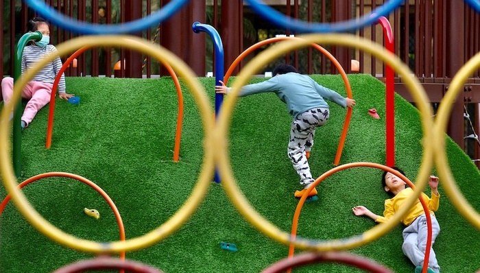 生还是不生育,除了成本考虑,对未来的乐观预期或许更重要丨数据说话