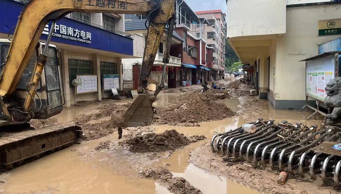 【现场】广东遭遇强降雨,英德养蚕人一夜亏损3万