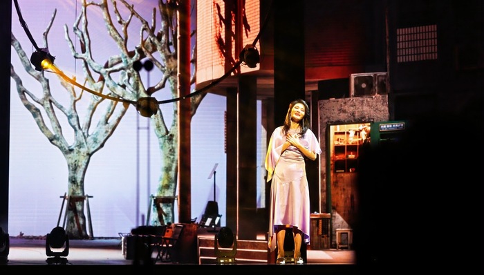 2024“壹戏剧大赏”在沪举行,沪语版《长恨歌》荣获“年度大戏”奖