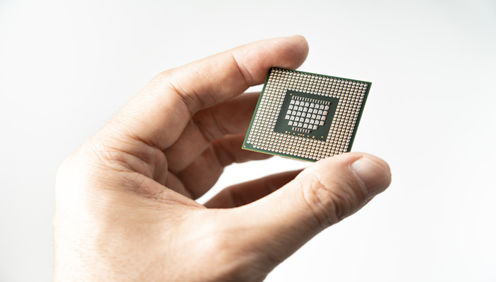 研报新知|“玻璃基板”概念横空出世,未来或将取代有机材料基板,这家企业相关产品已批量生产