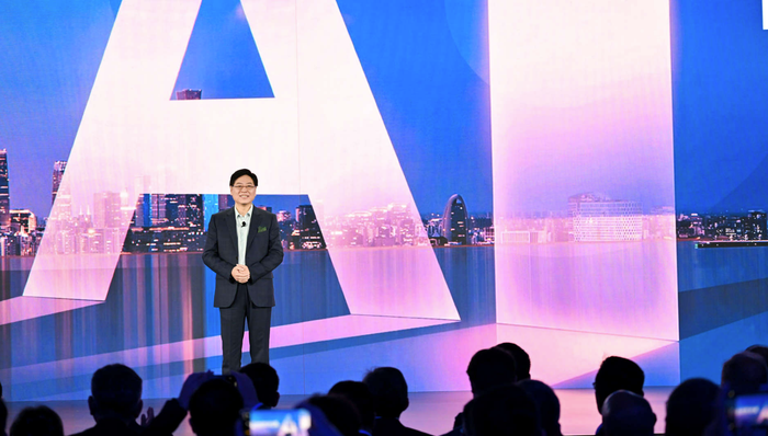 杨元庆:联想已安全度过行业下行期,AI PC是增长重点