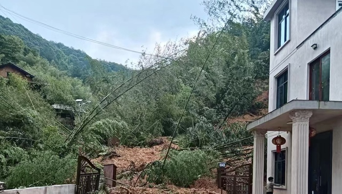 福建龙岩强降雨,“三断村”滑坡埋人待救