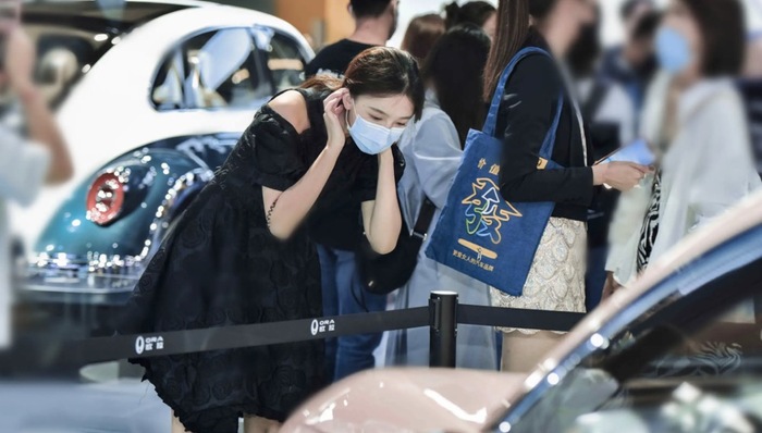 闪电快讯 | 赛力斯半年卖出超20万辆新能源车 极氪月销量首次破2万辆